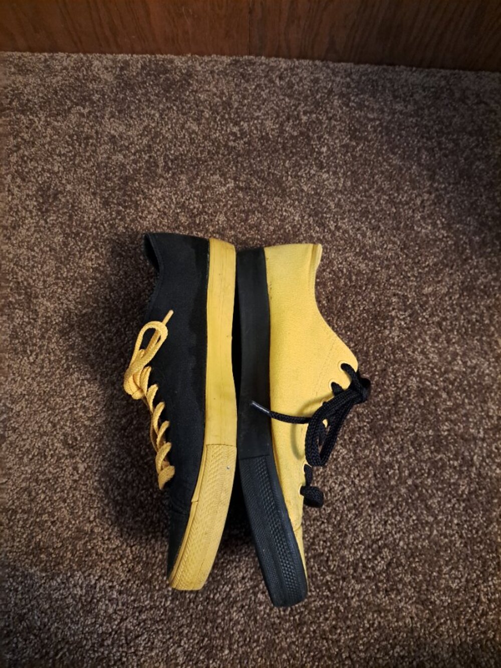 R R REVERSUS Unisex Canvas "IOWA HAWKEYES" 2 Different Colored Shoes - Picture 5 of 11